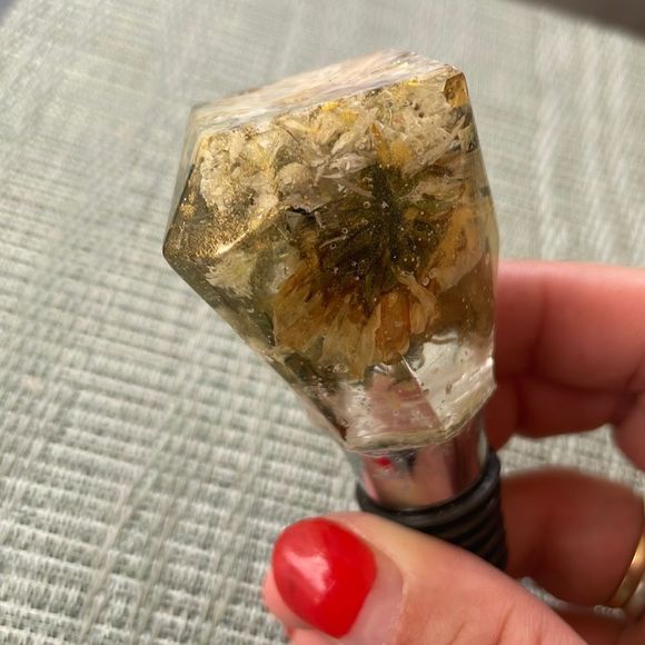 - Handmade Pressed Flower Diamond Top Wine Stop Flurry - Picture 7 of 13